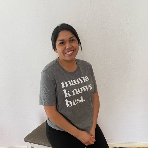 Mama Knows Best Tee - Picture 2 of 3